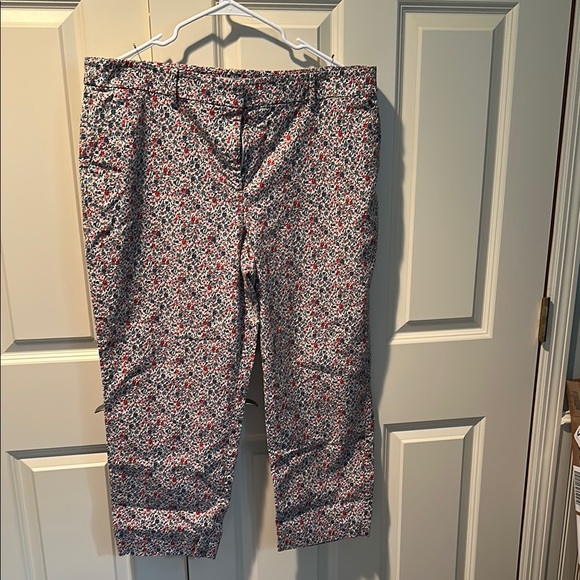 LOFT Pants - LOFT Floral Patterned Pants - like new - EUC